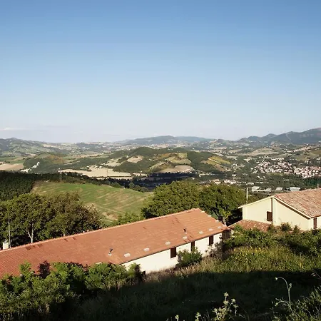 Cozy Holiday In Marche Surrounded By Hills 度假居 *